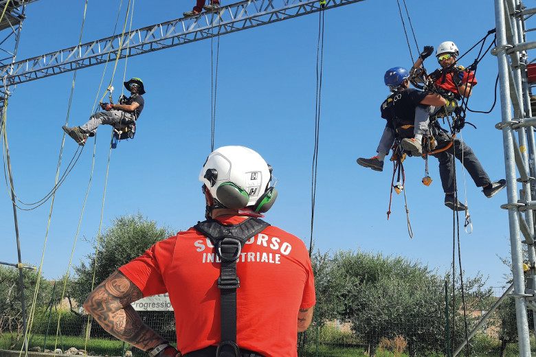 Mantenere l'eccellenza: La nostra Squadra di Soccorso Industriale si allena per il successo